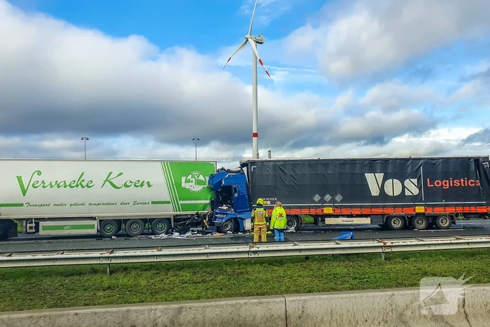 Lange files door zwaar ongeval met vrachtwagens