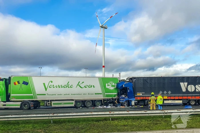 Lange files door zwaar ongeval met vrachtwagens