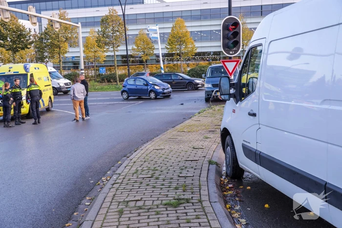 Automobiliste gewond na botsing met bestelbus in Vathorst