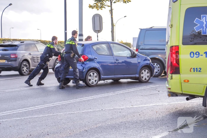 Automobiliste gewond na botsing met bestelbus in Vathorst