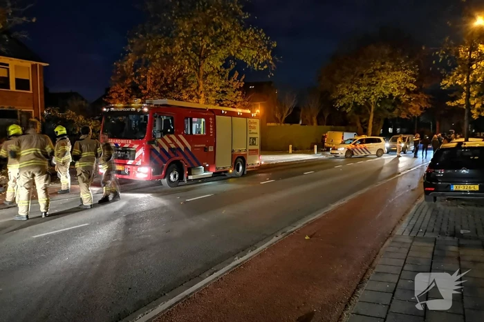Bestuurder vlucht na aanrijding met lantaarnpaal