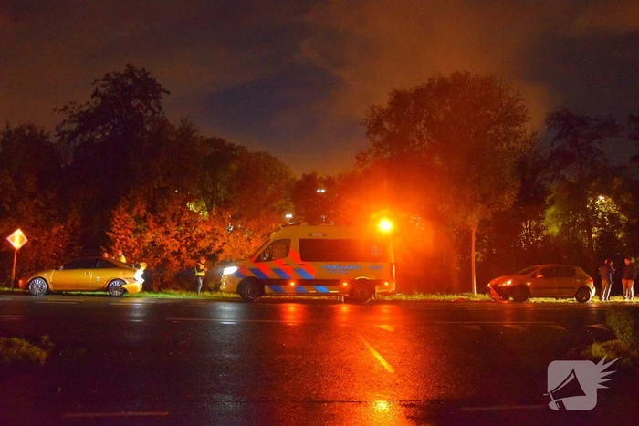 Vier personenautos met elkaar in botsing
