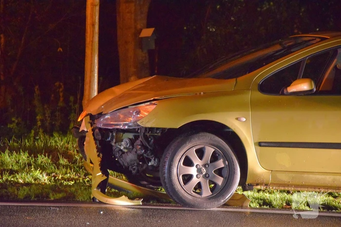 Vier personenautos met elkaar in botsing