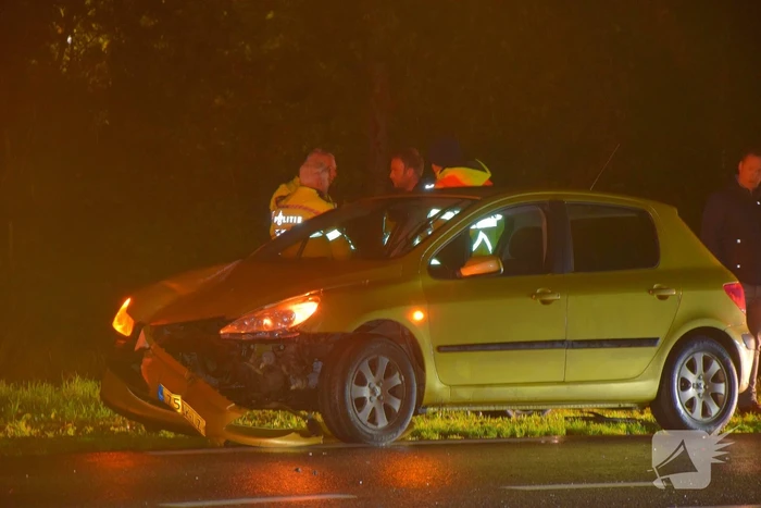 Vier personenautos met elkaar in botsing