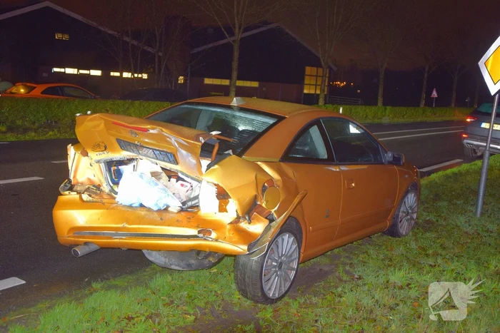 Vier personenautos met elkaar in botsing