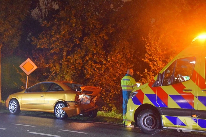 Vier personenautos met elkaar in botsing
