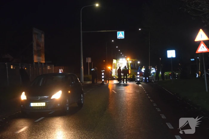 Fietser geschept door personenauto