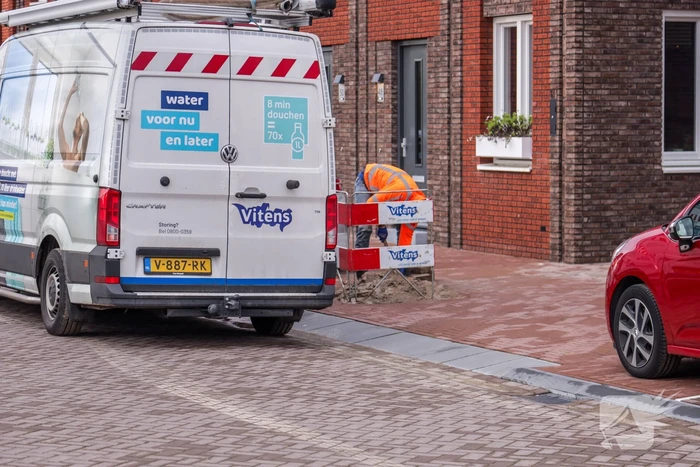 Loszittende afsluiter in nieuwbouwstraat zorgt voor waterlekkage