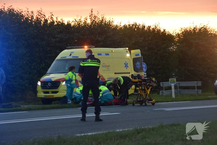 Fietser gewond na aanrijding met bestelbus