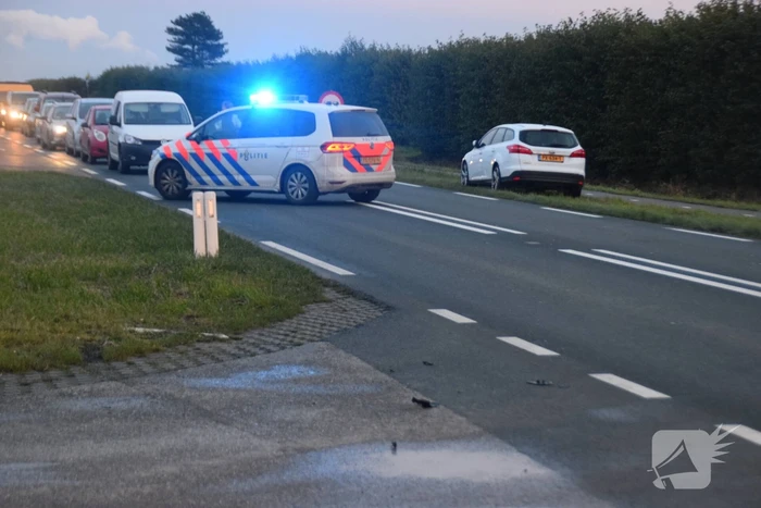 Fietser gewond na aanrijding met bestelbus