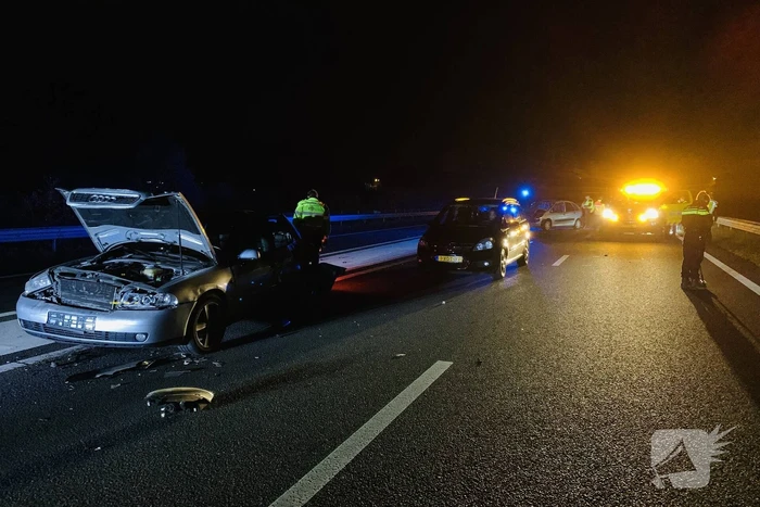 Meerdere auto's botsen op elkaar