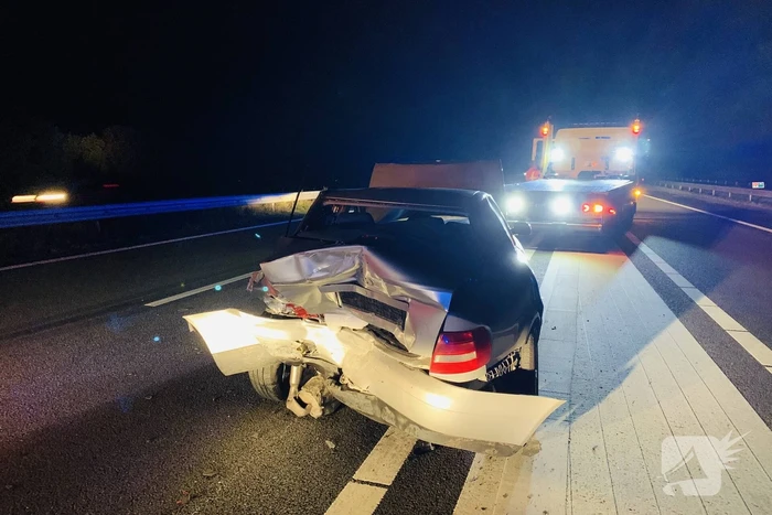 Meerdere auto's botsen op elkaar