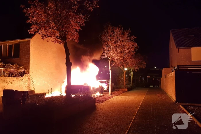 Auto verwoest door brand