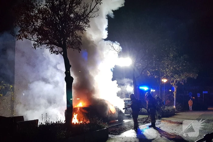 Auto verwoest door brand