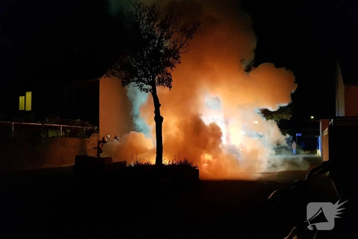 Auto verwoest door brand