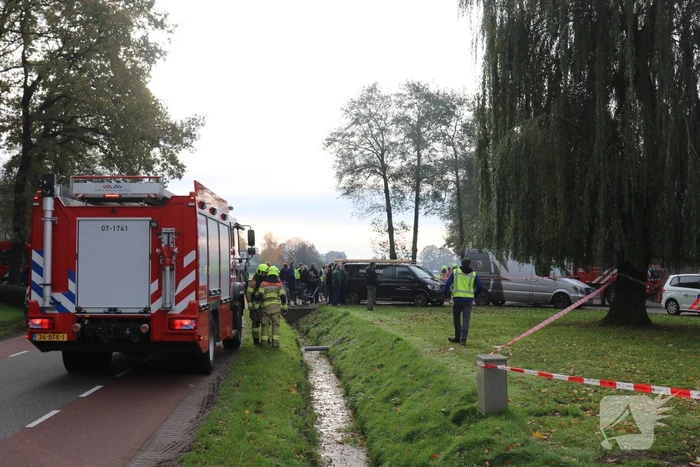 Landbouwmachine vat vlam in stal met 200 koeien