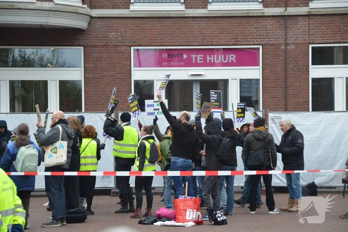 Demonstranten KOZP bij intocht Sinterklaas