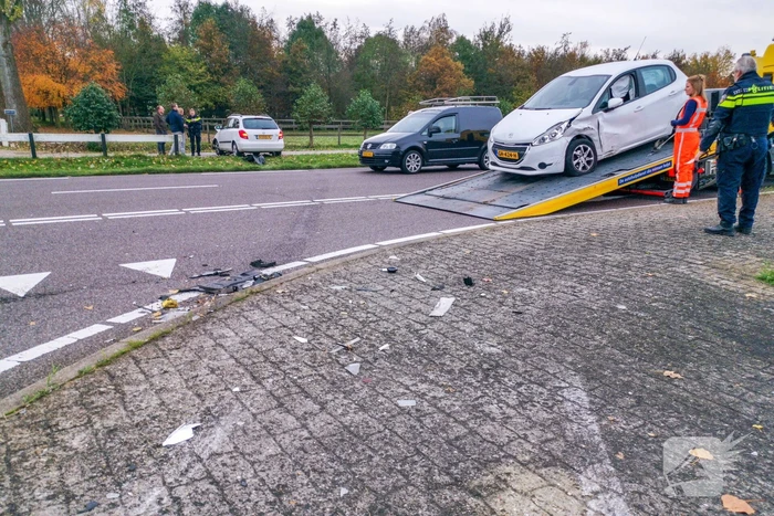 Flinke ravage bij aanrijding op kruising