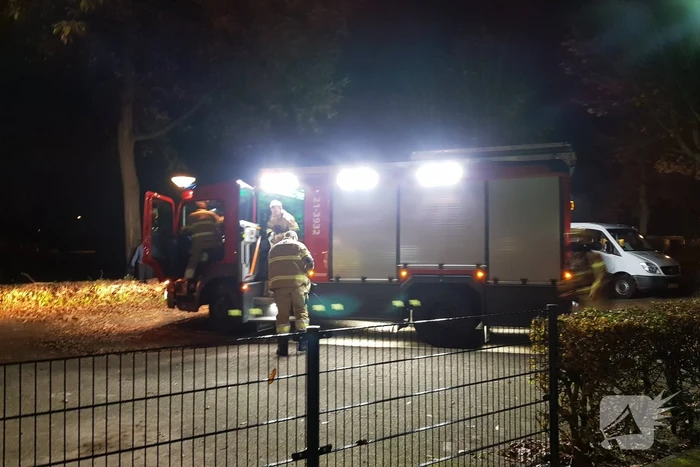 Flinke brand in container naast basisschool