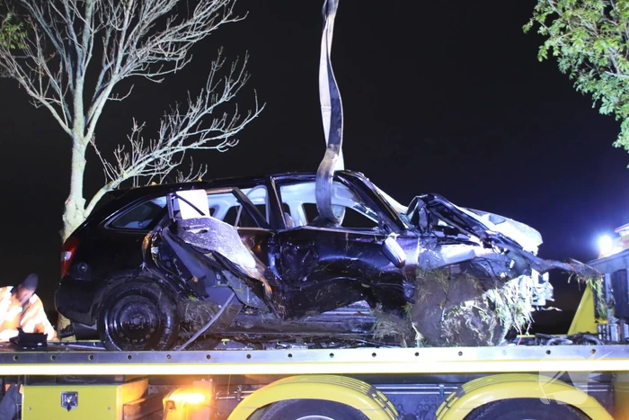 Bestuurder gewond na crash in sloot