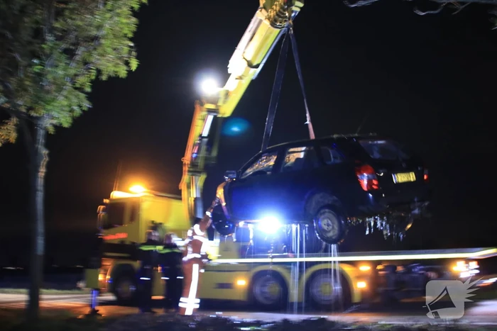 Bestuurder gewond na crash in sloot