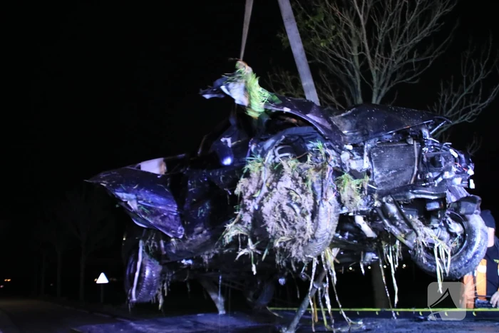 Bestuurder gewond na crash in sloot