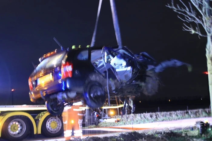 Bestuurder gewond na crash in sloot