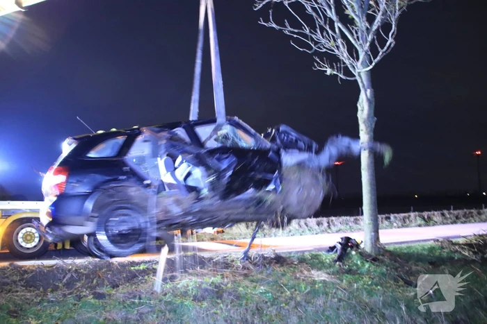 Bestuurder gewond na crash in sloot