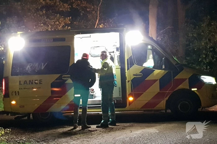 Man onder invloed valt van fiets