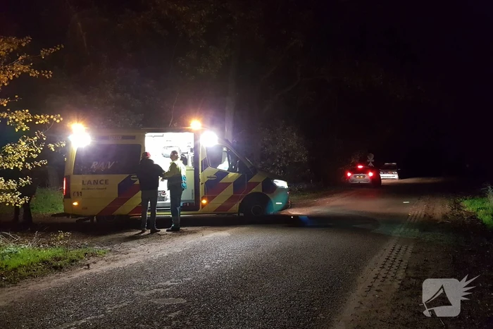 Man onder invloed valt van fiets