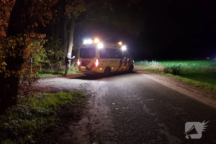 Man onder invloed valt van fiets