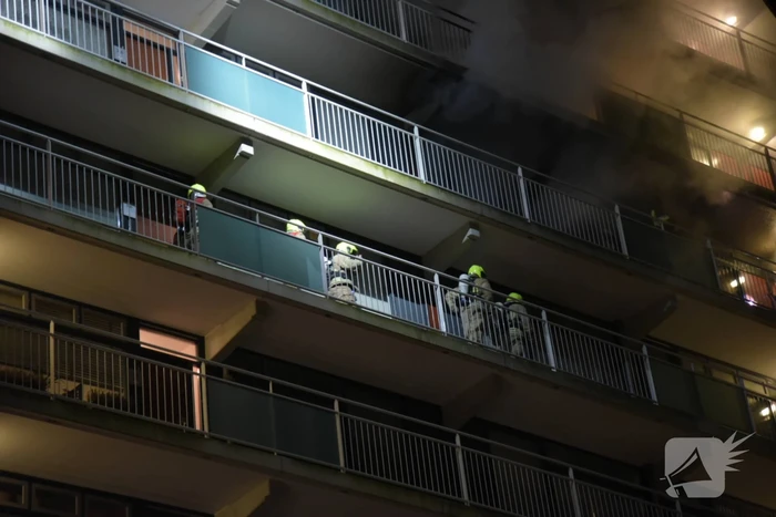 Grote uitslaande brand in flatwoning