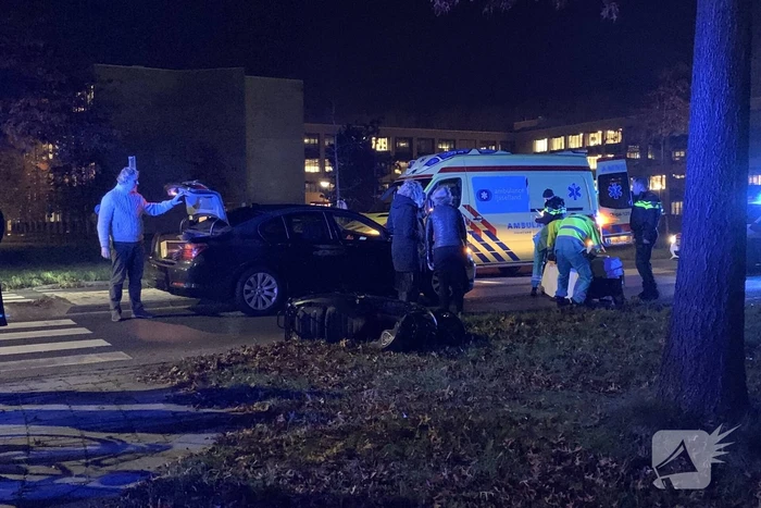 Scooterrijder gewond na aanrijding met personenauto