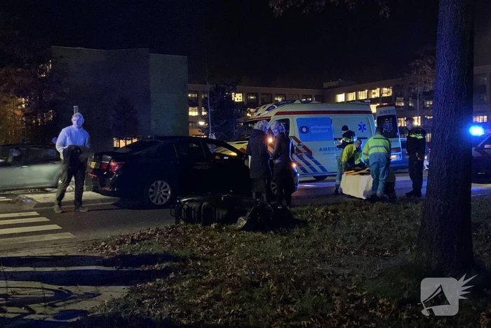 Scooterrijder gewond na aanrijding met personenauto