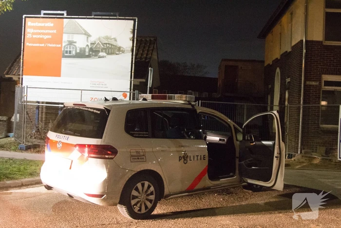Politie onderzoek verdachte situatie op bouwplaats