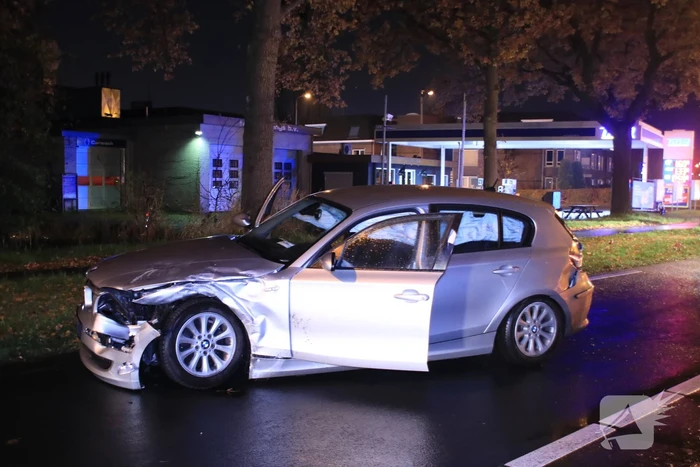 Flinke schade bij aanrijding op druk kruispunt