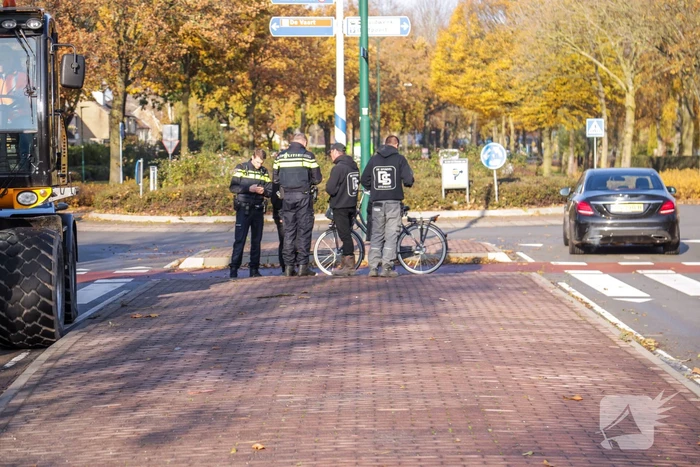 Overstekende fietser aangereden op rotonde