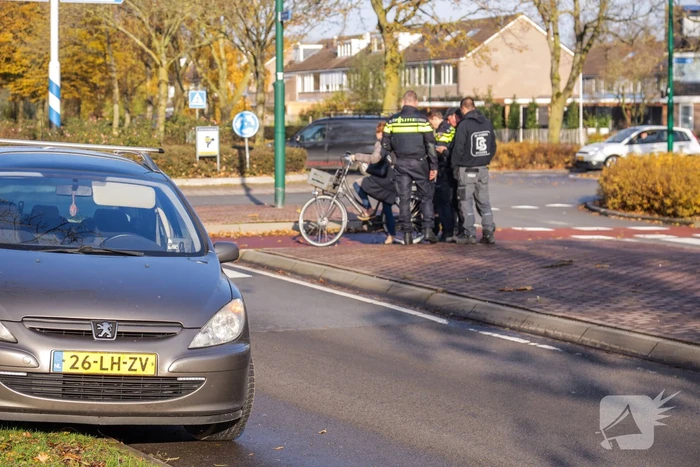 Overstekende fietser aangereden op rotonde