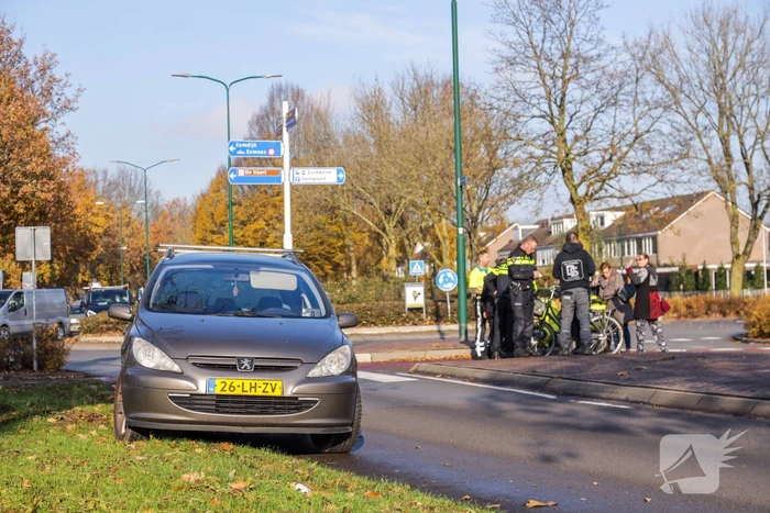 Overstekende fietser aangereden op rotonde
