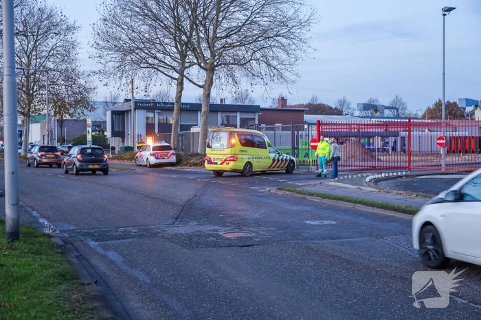 Scooterrijder gaat hard onderuit bedrijventerrein Isselt