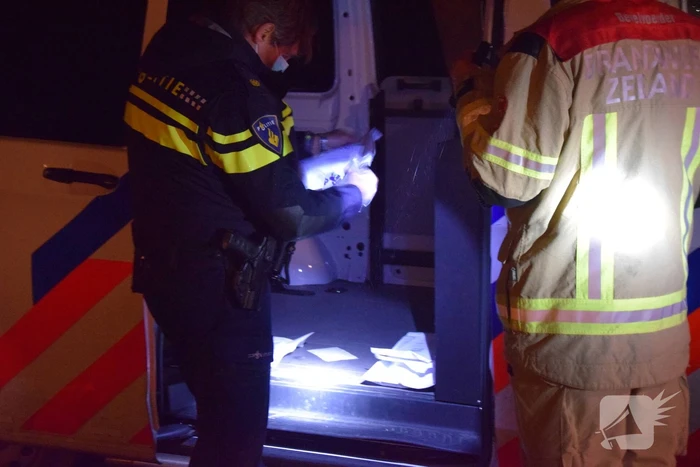 Voertuig uitgebrand op oprit van woning