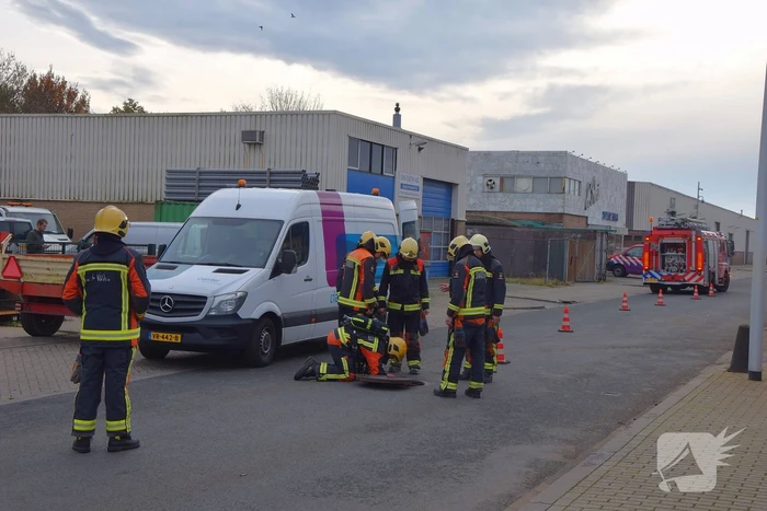 Gaslucht uit riolering op industrieterrein
