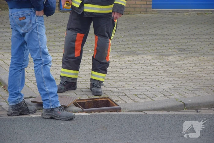 Gaslucht uit riolering op industrieterrein