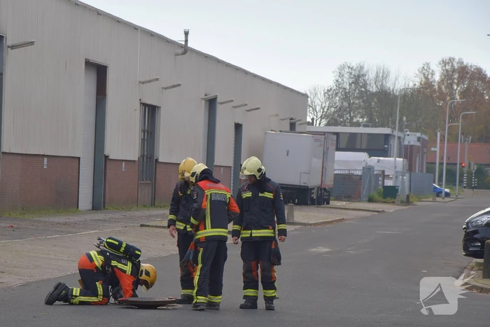 Gaslucht uit riolering op industrieterrein