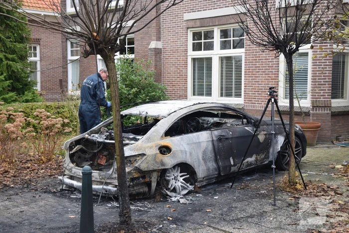 Politie onderzoek na autobrand