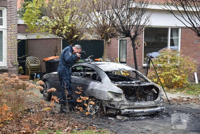 Politie onderzoek na autobrand