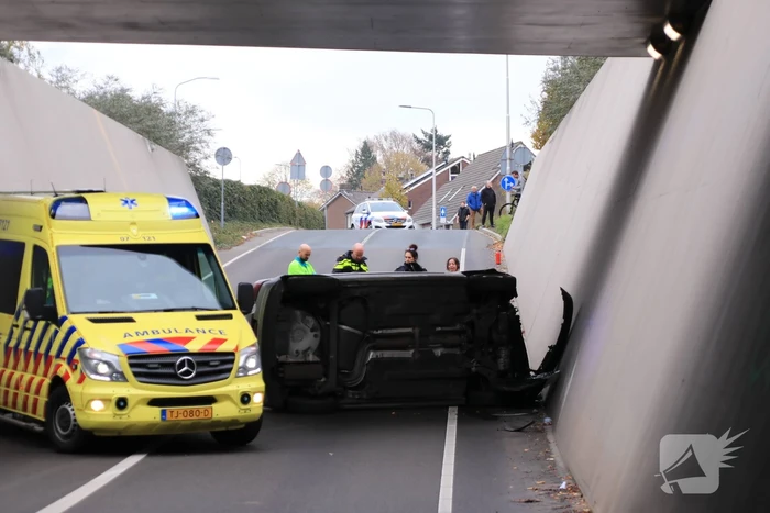 Auto crasht in tunnel