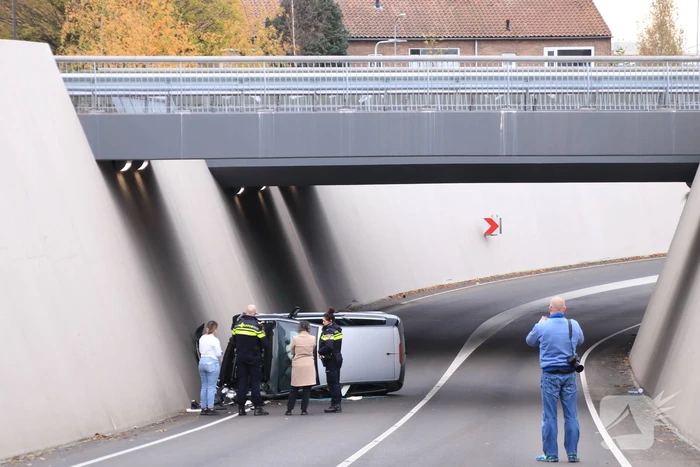 Auto crasht in tunnel