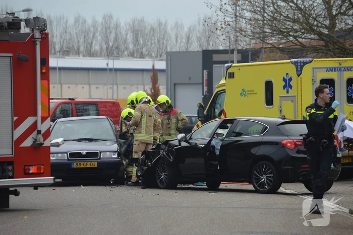 Gewonde na frontale aanrijding