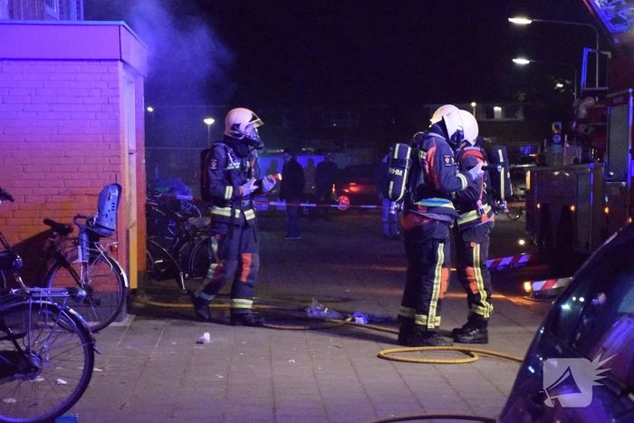 Felle brand in portiek